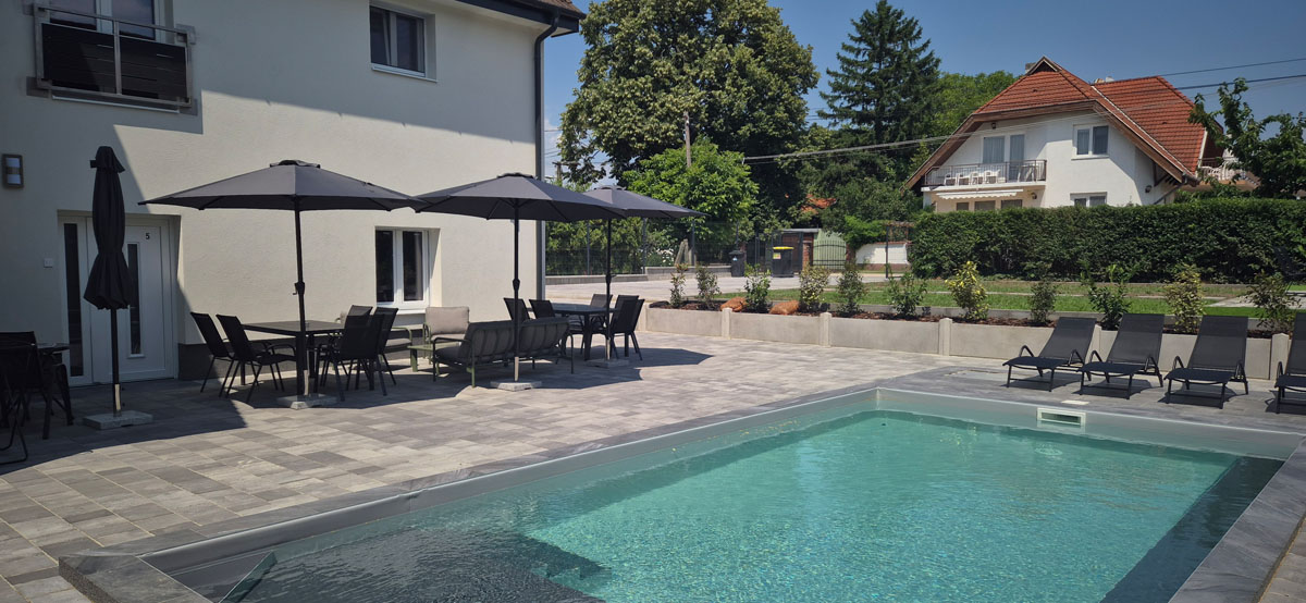 kényelmes nappali ülőgarnitúrával – Maycherry Apartments Siófok